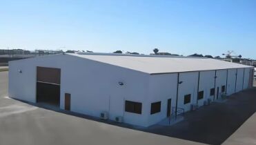 Edifici industriali in acciaio per l'esportazione Magazzini di acciaio prefabbricati Con dimensioni personalizzate Rivestimento antisismico resistente alla corrosione Impianti di produzione adatti Impianti commerciali Iso/ce