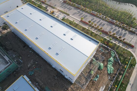 Costruzioni industriali in metallo assemblate in sezioni Telai staccabili ad ampia campata utilizzati per officine meccaniche, depositi di stoccaggio e impianti di imballaggio di merci