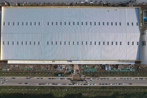 Componenti prefabbricati del telaio in acciaio installazione sul campo edificio di fabbrica impianto di lavorazione alimentare magazzino magazzino stazione logistica di transito